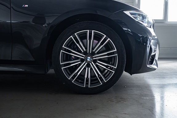 BMW 330e 9 of 30