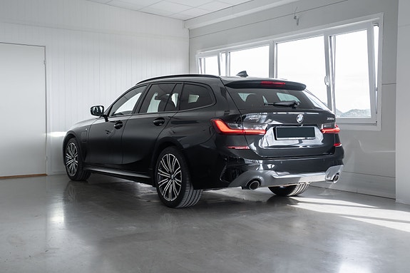 BMW 330e 10 of 30