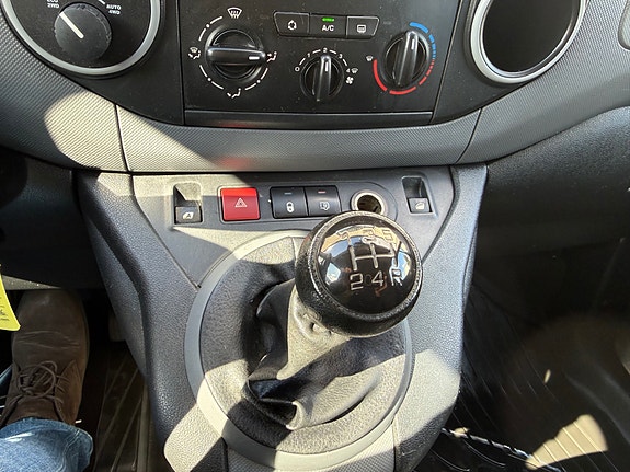 Peugeot Partner 12 of 18