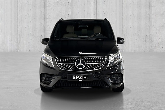 Mercedes-Benz V300 d 3 of 18