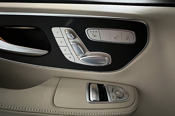 Mercedes-Benz V300 d 16 of 18