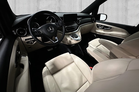 Mercedes-Benz V300 d 9 of 18