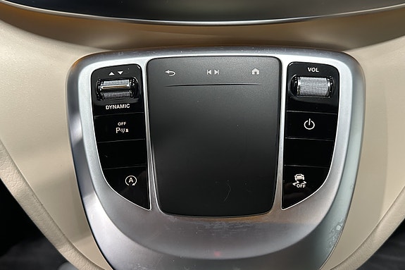 Mercedes-Benz V300 d 17 of 18