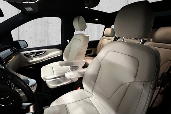 Mercedes-Benz V300 d 6 of 18