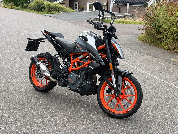 KTM 390 Duke 2 of 9