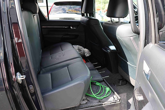 Toyota HiLux 11 of 30