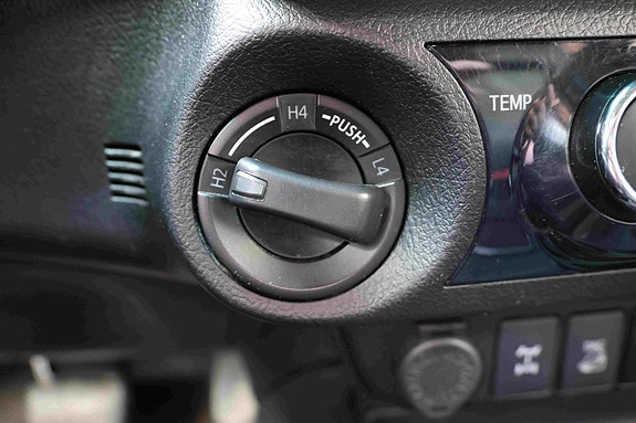Toyota HiLux 23 of 30