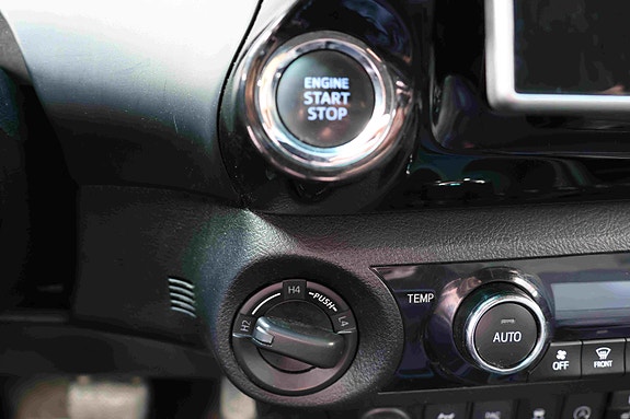 Toyota HiLux 22 of 30