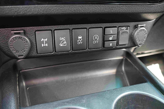 Toyota HiLux 21 of 30