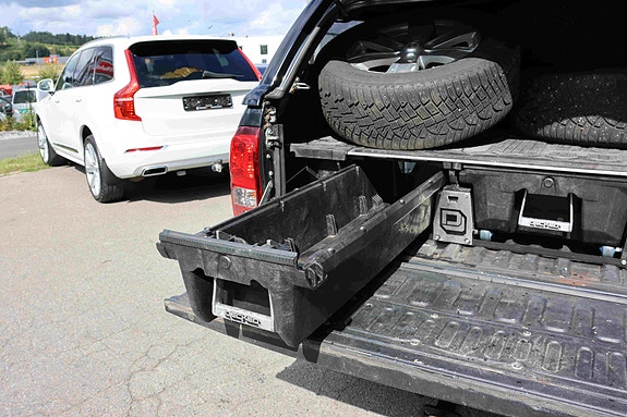 Toyota HiLux 14 of 30
