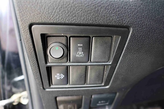Toyota HiLux 18 of 30