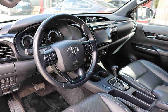 Toyota HiLux 17 of 30