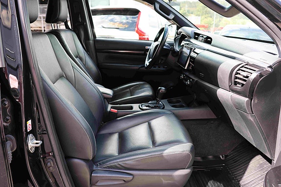Toyota HiLux 9 of 30