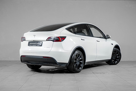 Tesla Model Y 4 of 24