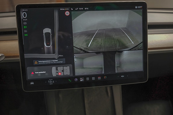 Tesla Model Y 19 of 24