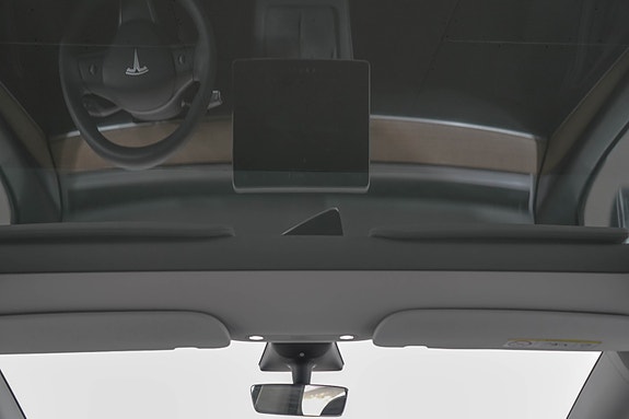 Tesla Model Y 7 of 24