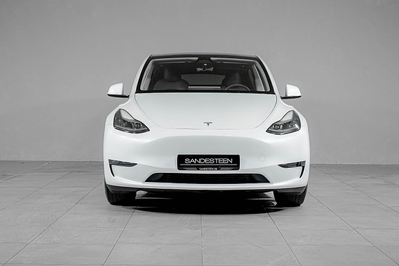 Tesla Model Y 2 of 24