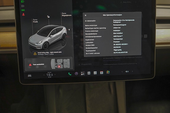 Tesla Model Y 22 of 24