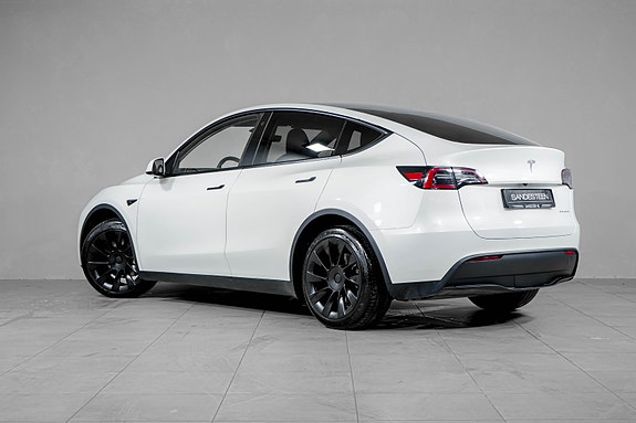 Tesla Model Y 5 of 24