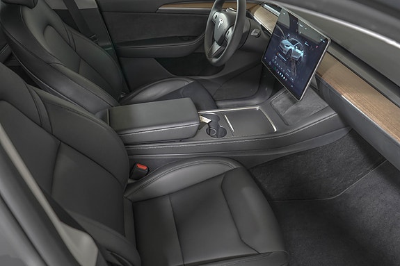 Tesla Model Y 13 of 24