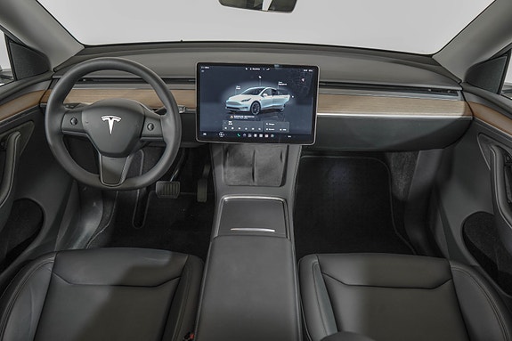 Tesla Model Y 12 of 24