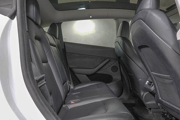 Tesla Model Y 17 of 24