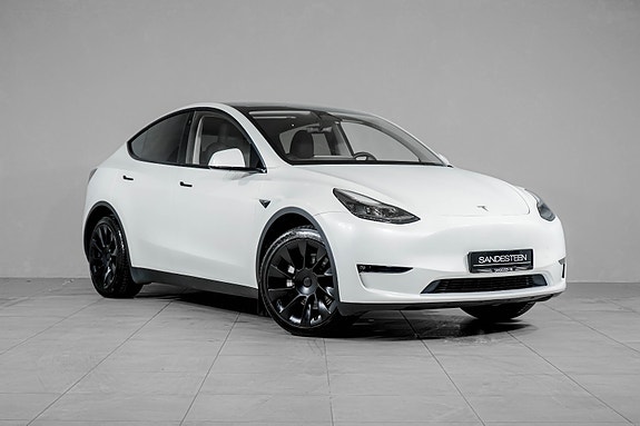 Tesla Model Y 3 of 24
