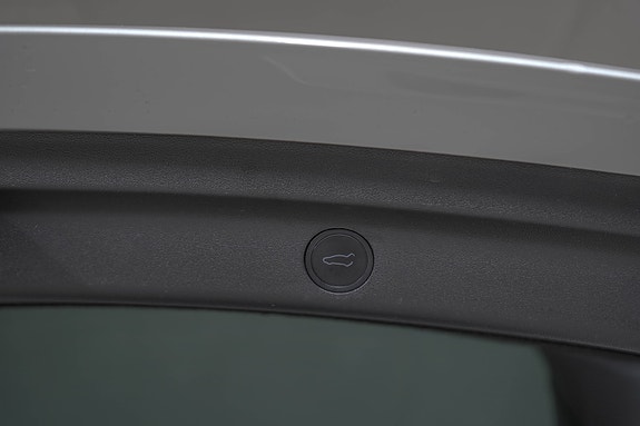 Tesla Model Y 9 of 24