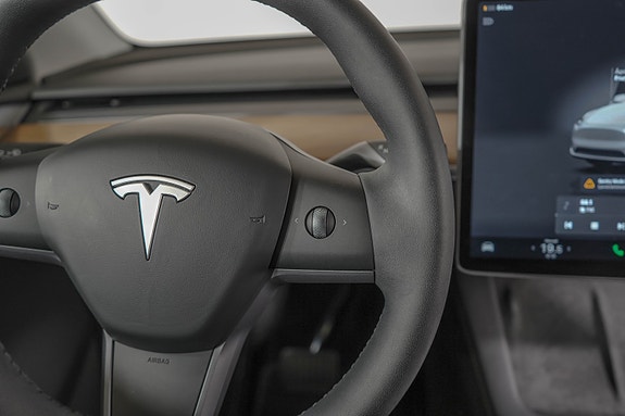 Tesla Model Y 15 of 24