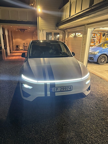 Tesla Model Y 3 of 10