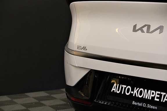 Kia EV6 8 of 19