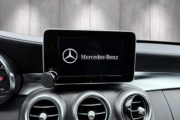 Mercedes-Benz C350 e 18 of 24