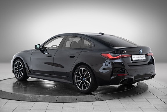 BMW i4 3 of 28
