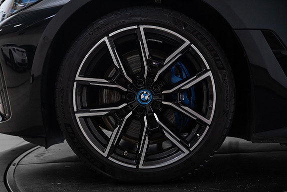 BMW i4 10 of 28
