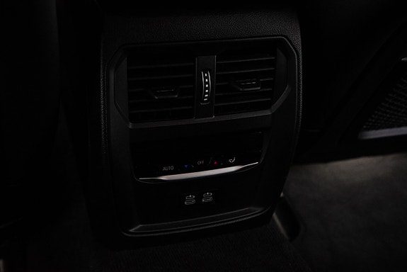 BMW i4 14 of 28