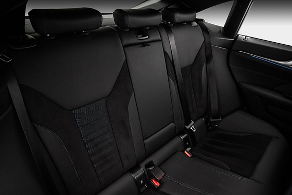 BMW i4 24 of 28