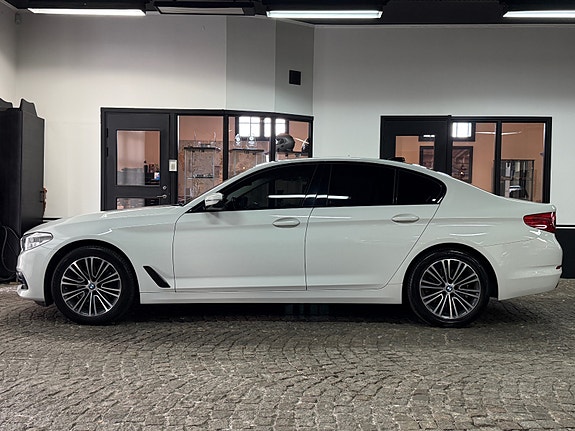 BMW 520d 2 of 18
