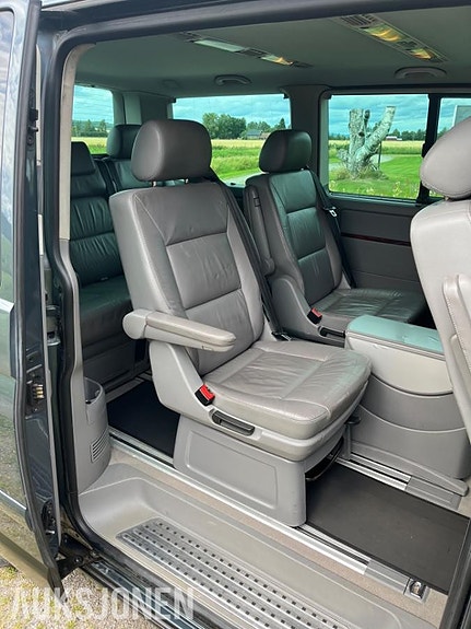Volkswagen Multivan 12 of 16