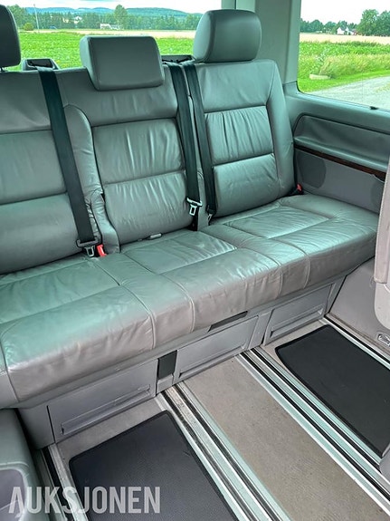 Volkswagen Multivan 14 of 16
