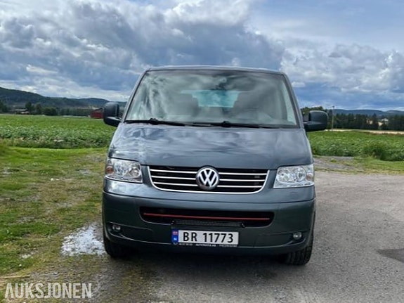 Volkswagen Multivan 2 of 16