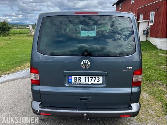 Volkswagen Multivan 4 of 16