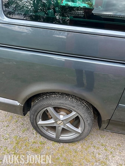 Volkswagen Multivan 6 of 16