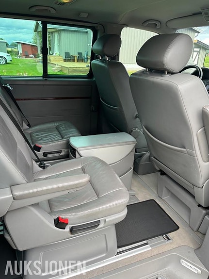 Volkswagen Multivan 11 of 16
