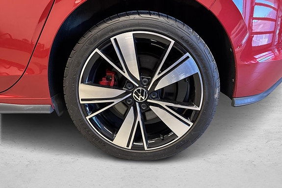 Volkswagen Golf VIII 19 of 27