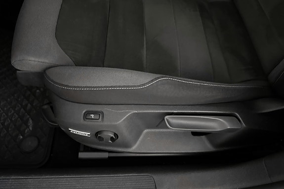 Volkswagen Golf VII 21 of 24