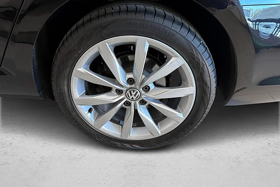 Volkswagen Golf VII 19 of 24