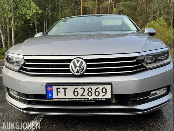 Volkswagen Passat 2 of 18