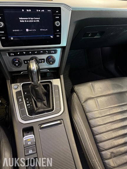 Volkswagen Passat 12 of 18