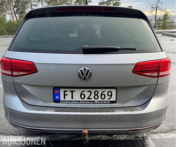 Volkswagen Passat 4 of 18