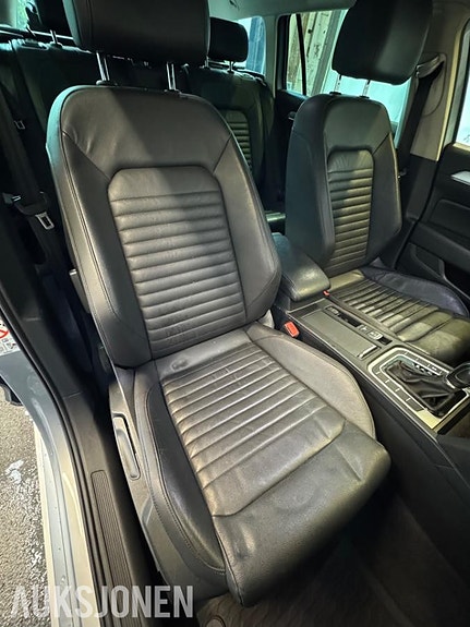 Volkswagen Passat 14 of 18
